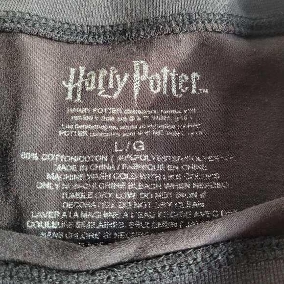 Harry Potter Hogwarts Black Short Sleeve Tee Striped Sleeved Large - Picture 4 of 10